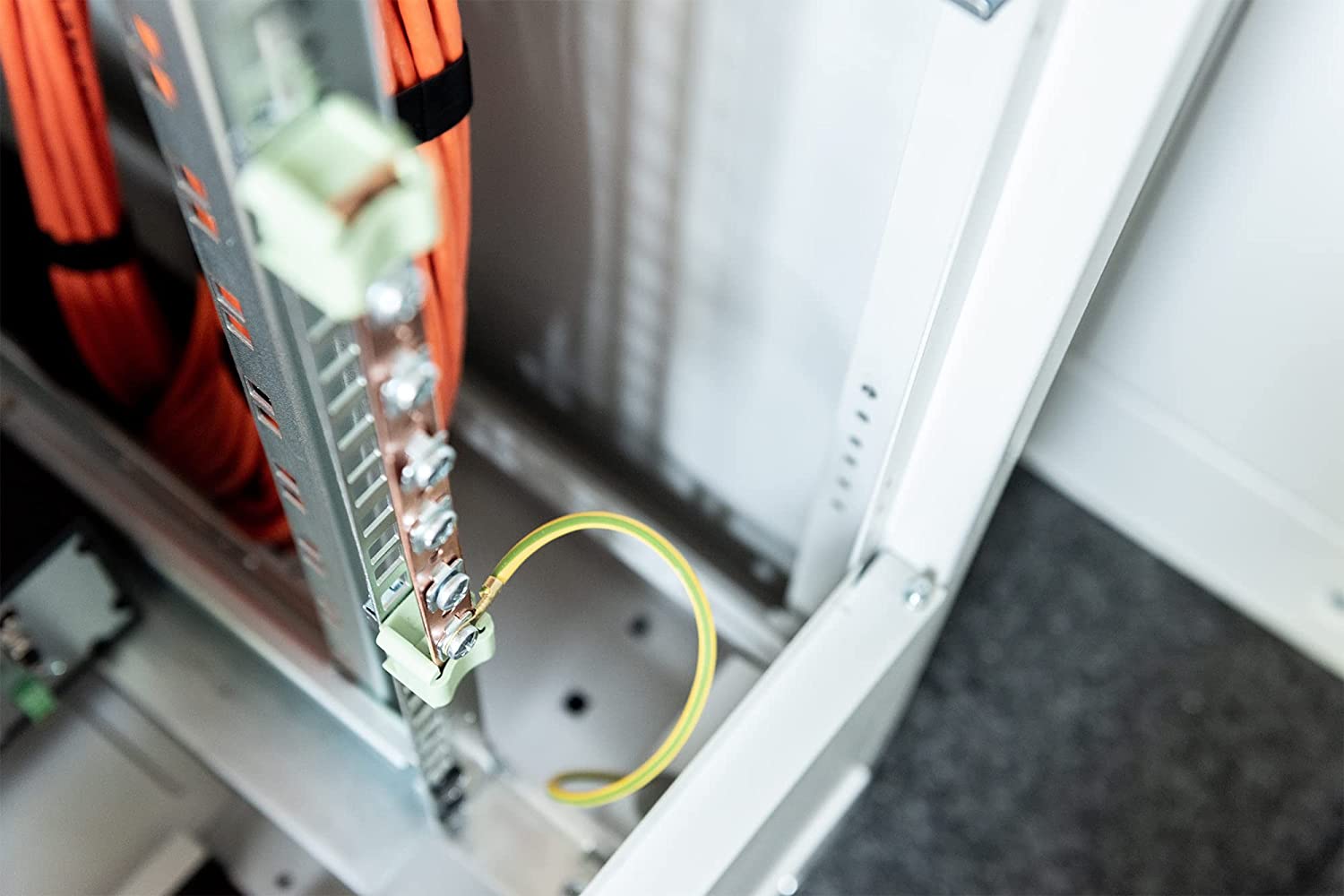 Kit di Messa a Terra per Armadi Rack - Miniatura 2