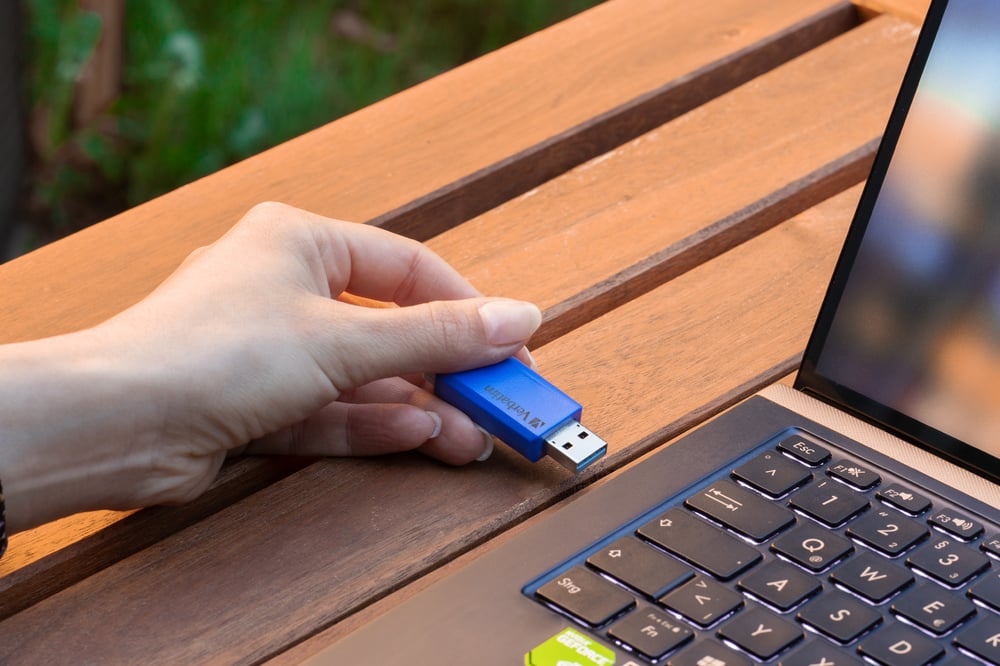 Due Chiavette Store 'n' Click 32GB Rosso e Blu - Miniatura 3