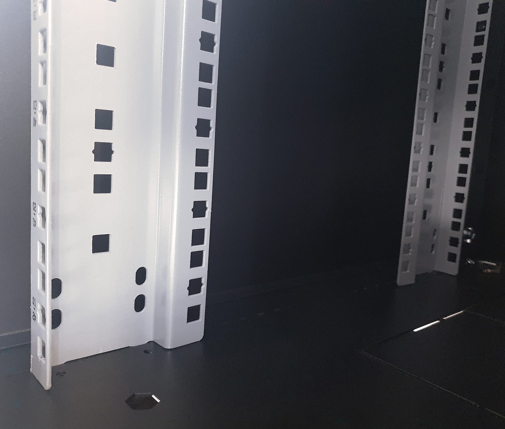 Armadio Server Rack NextGen 1000 19'' 600x1000 42U Nero Porta Grigliata - Miniatura 4