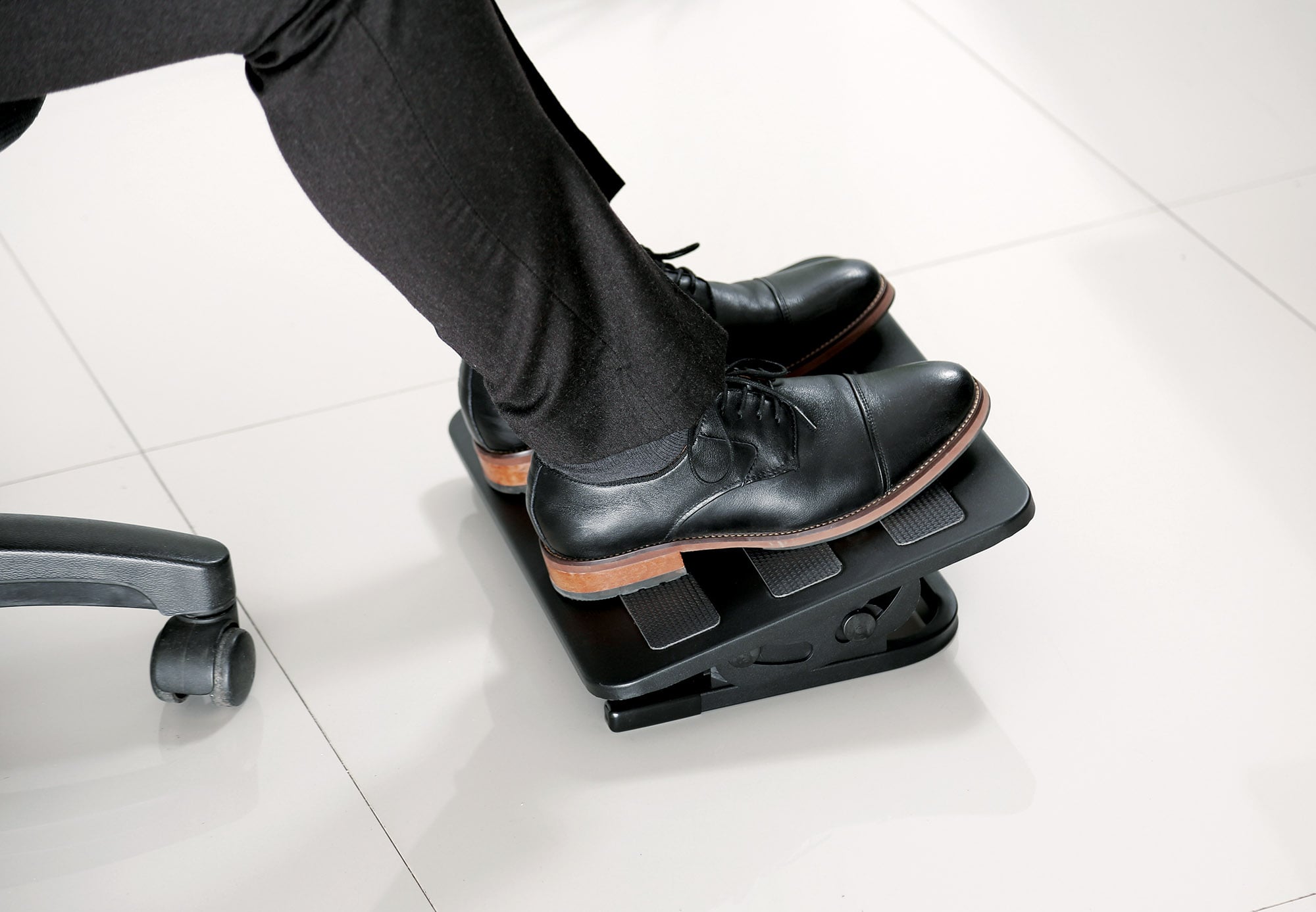 Poggiapiedi Regolabile ed Ergonomico per lo Smart Working - Miniatura 4