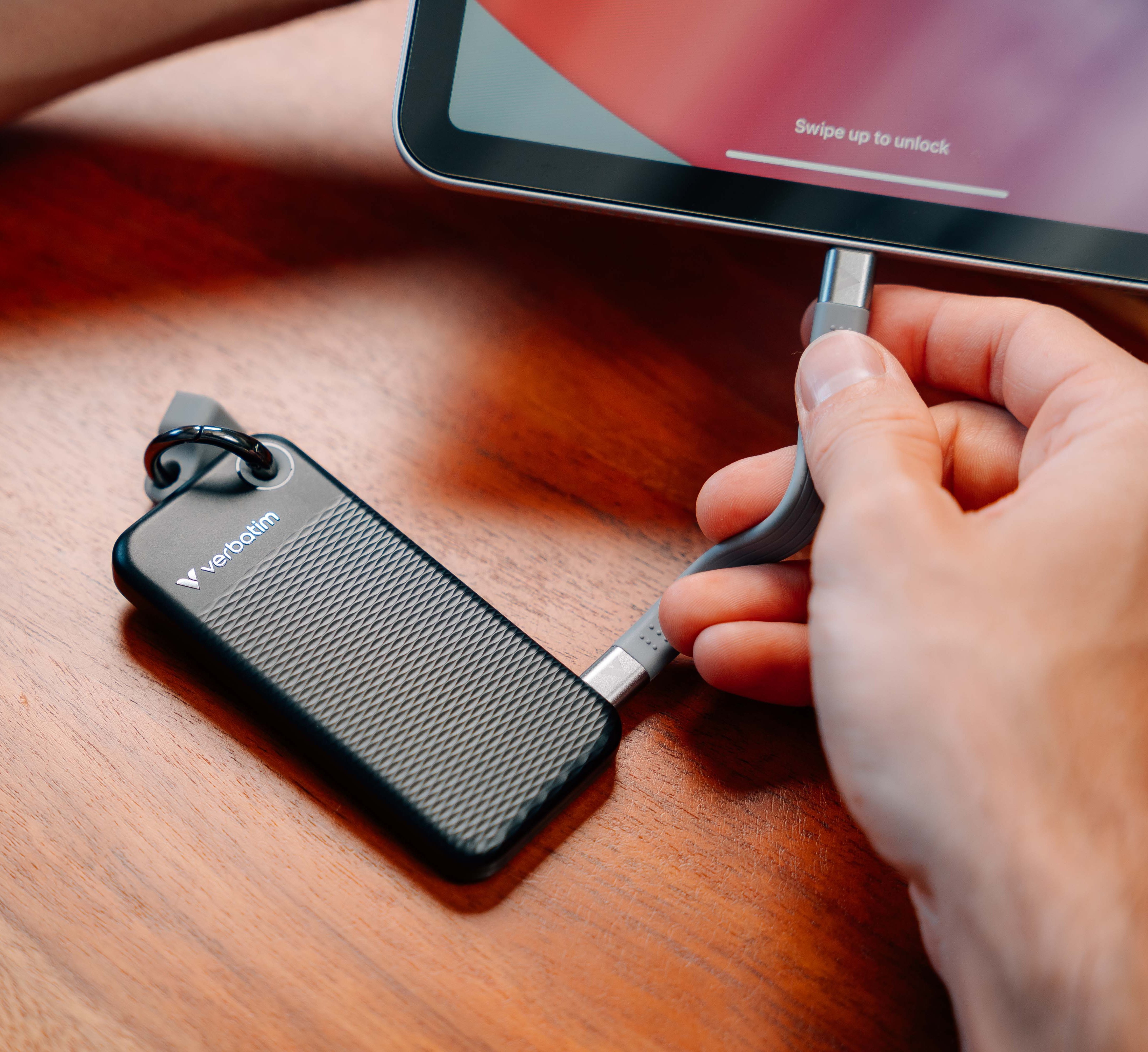 Pocket SSD Portachiavi con Attacco per Cavo USB-C™ 1TB Nero Blu - Miniatura 6
