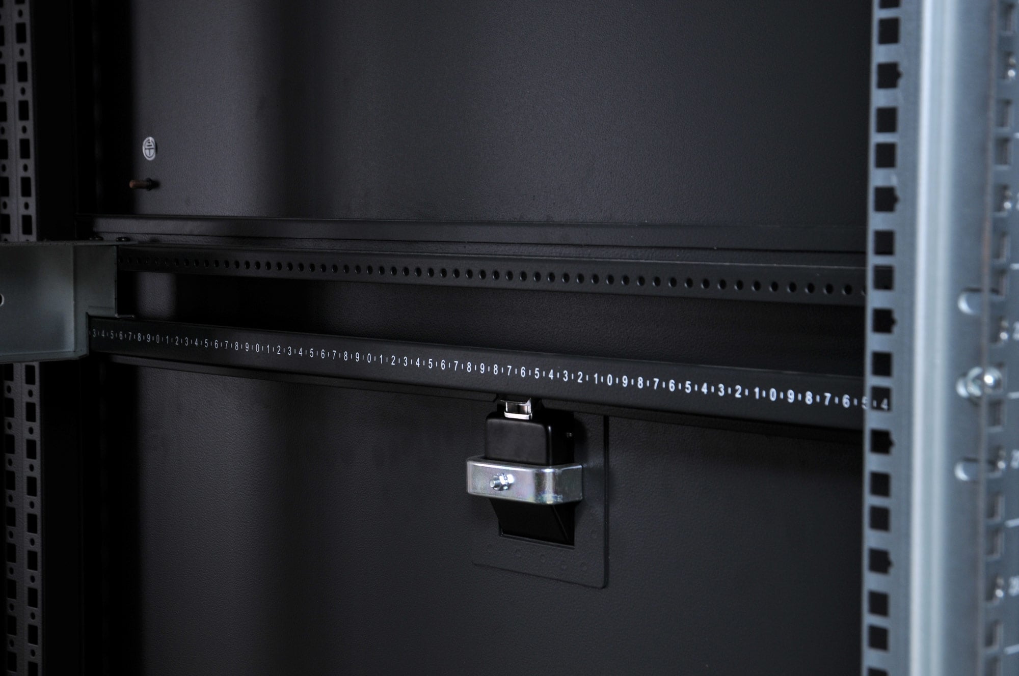 Armadio NetRack 19'' 600x1000 42 Unità Ventilato Nero da Assemblare - Miniatura 6