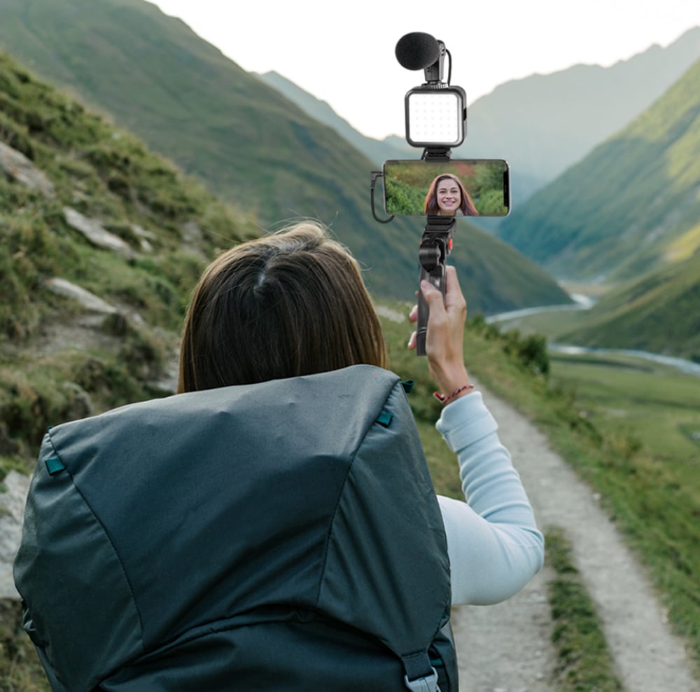 Kit Vlogger Treppiede per Smartphone 4,7''–7'' con Luce LED e Microfono Direzionale - Miniatura 7